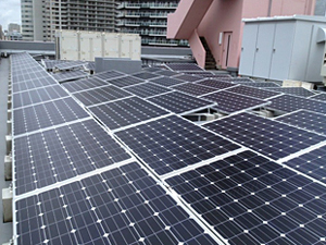 キュラーズがトランクルーム専用ビルに太陽光発電システムを導入（2）